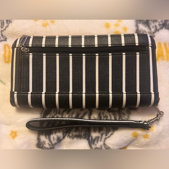 Guess Wristlet - Picture 3 of 7